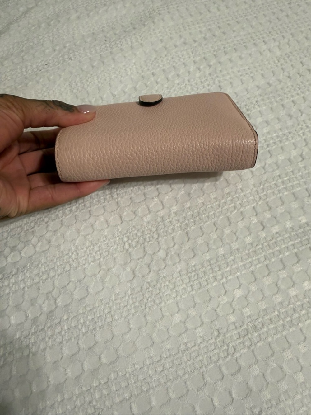 kate spade Blush Pebbled Leather Zip Wallet with Gold Logo - Picture 2 of 9